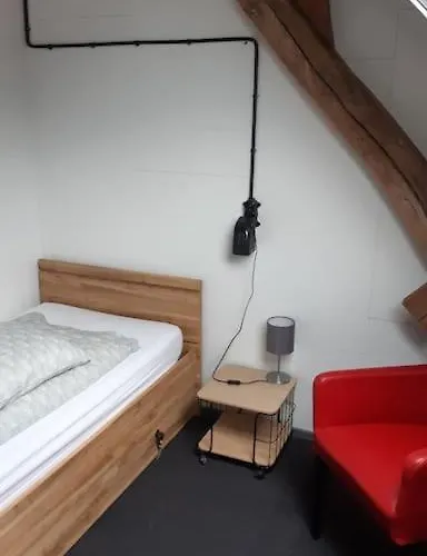 Met 5 Slaapkamers Appartement Moerstraten