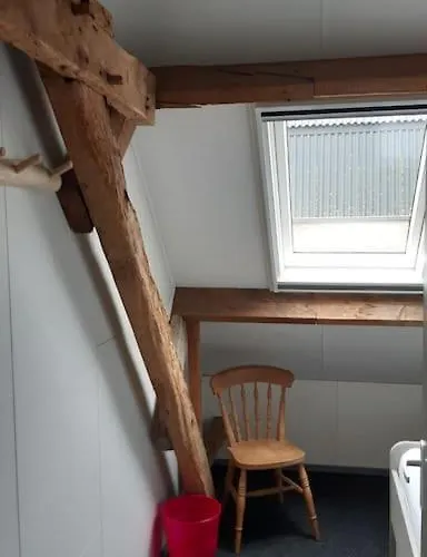 Met 5 Slaapkamers Appartement Moerstraten